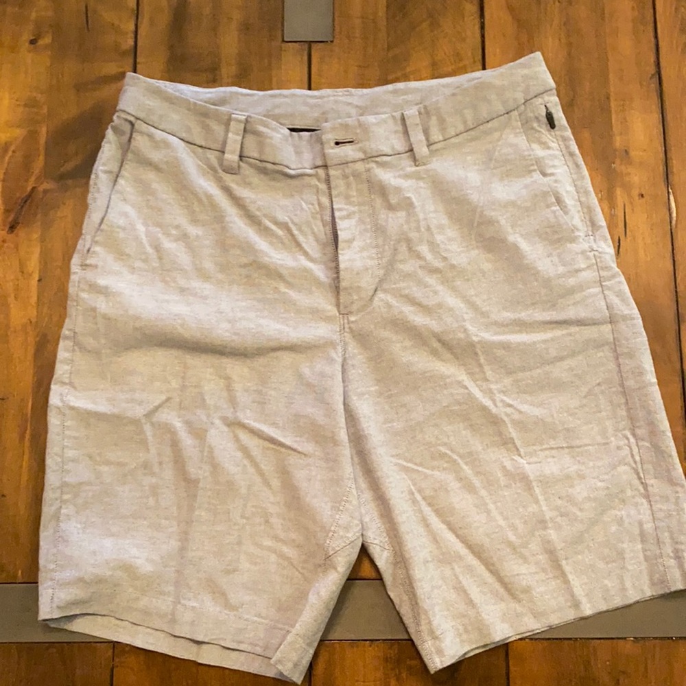 Lululemon Commission Short 32